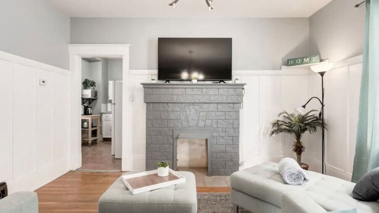 Photo of Livingroom in Bankview