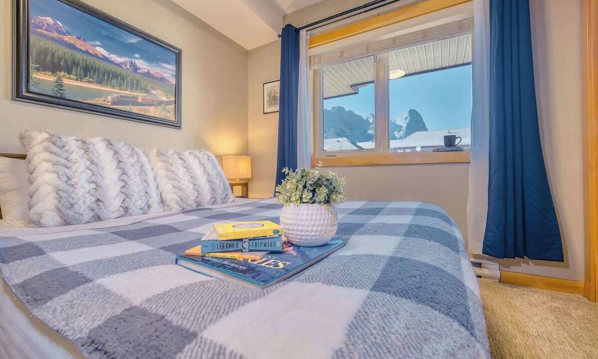 Photo of Bedroom in Cougar Creek