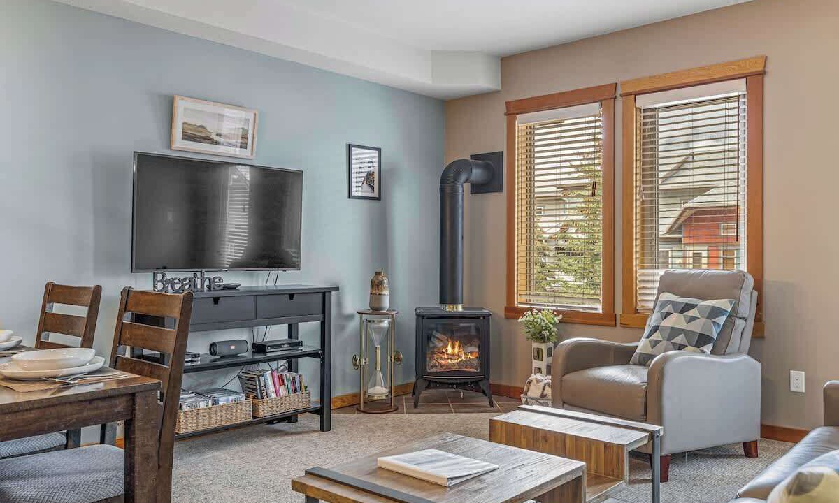 Photo of Livingroom in Cougar Creek