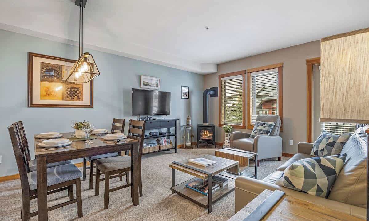 Photo of Livingroom in Cougar Creek