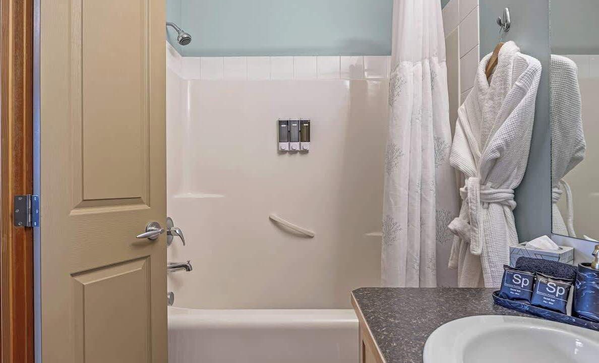 Photo of Bathroom in Cougar Creek