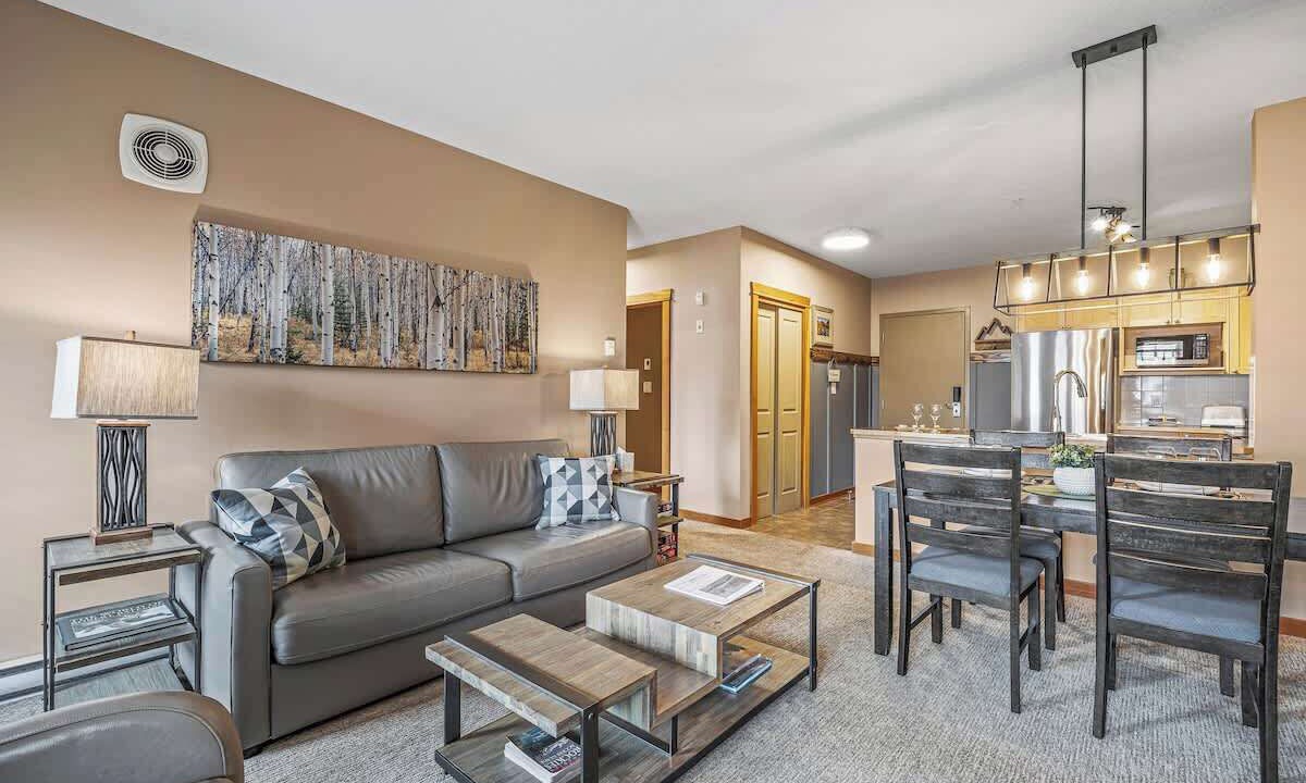 Photo of Livingroom in Cougar Creek