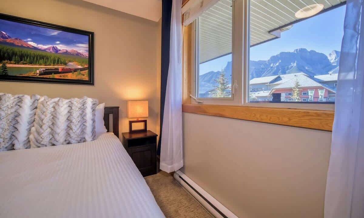 Photo of Bedroom in Cougar Creek