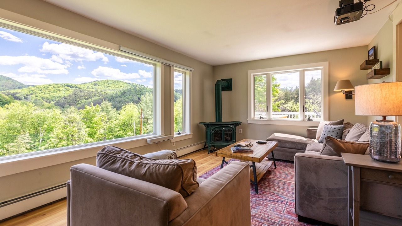 Photo of Livingroom in South Pomfret