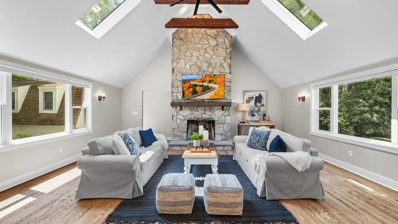 Photo of Livingroom in Avon