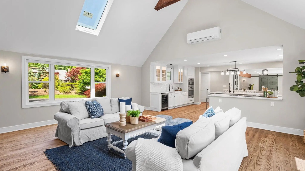 Photo of Livingroom in Avon