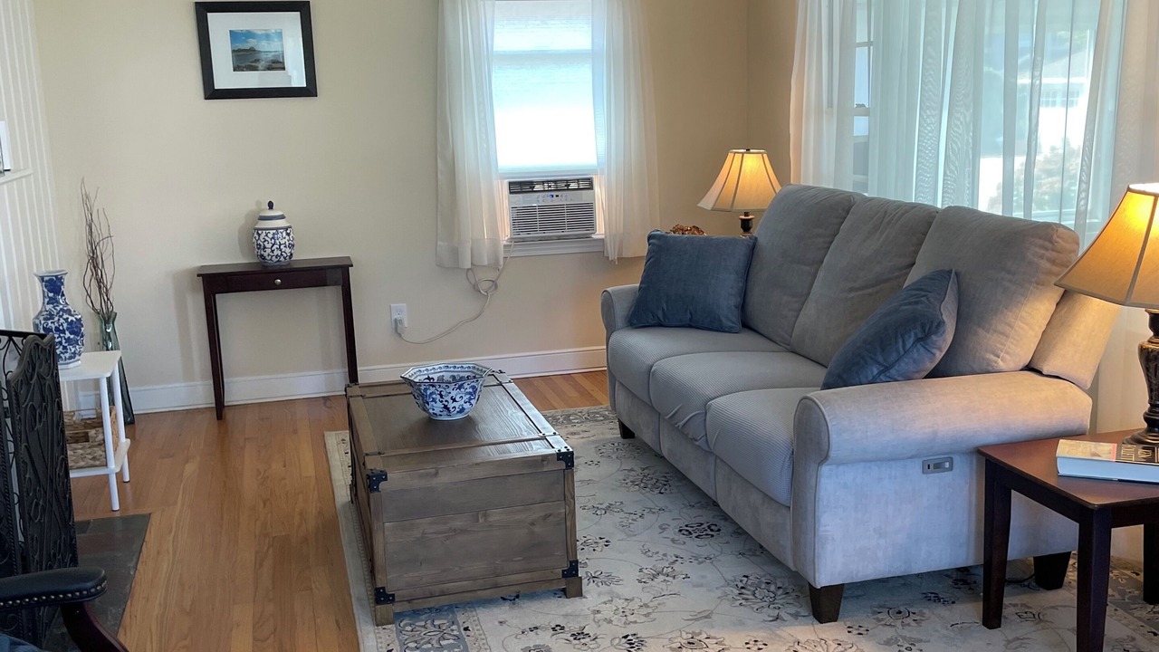 Photo of Livingroom in Old Saybrook