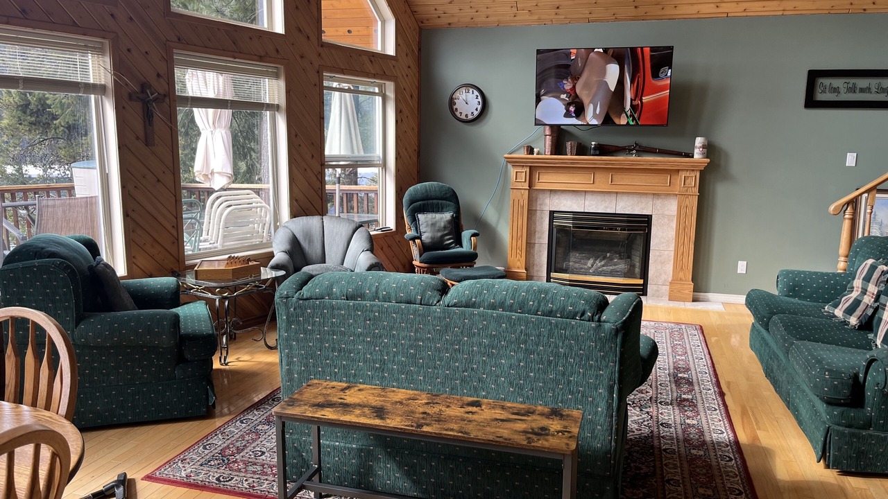Photo of Livingroom in East Kootenay