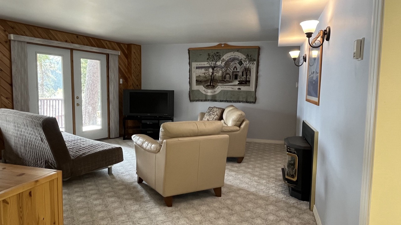 Photo of Livingroom in East Kootenay