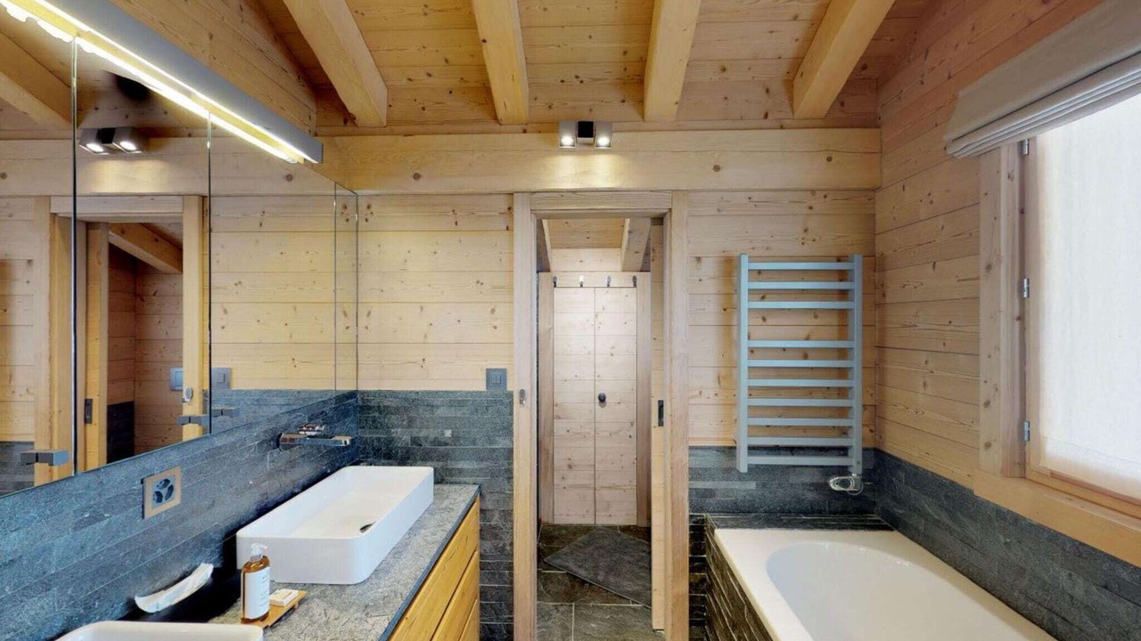 Photo of Bathroom in Vex