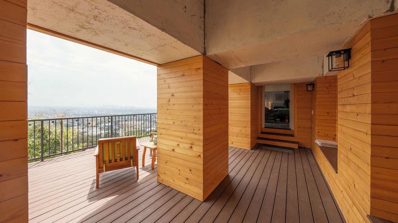 Photo of Patio Balcony in Hollywood Hills West
