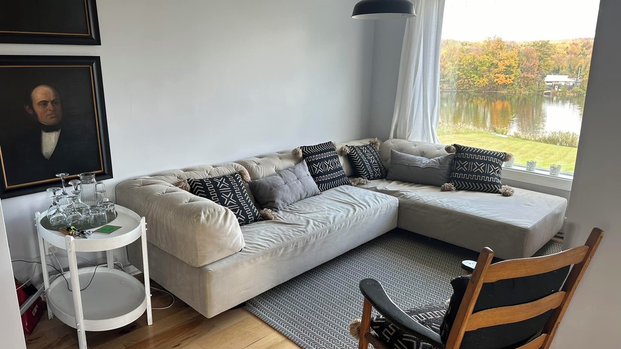 Photo of Livingroom in Bolton-Ouest