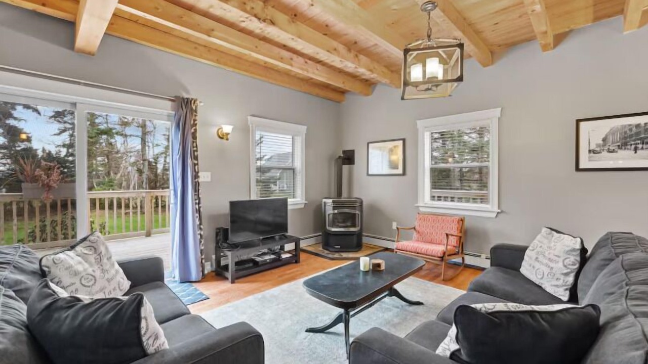 Photo of Livingroom in Bayview