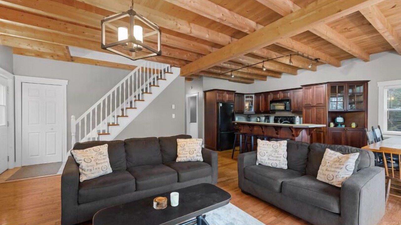 Photo of Livingroom in Bayview