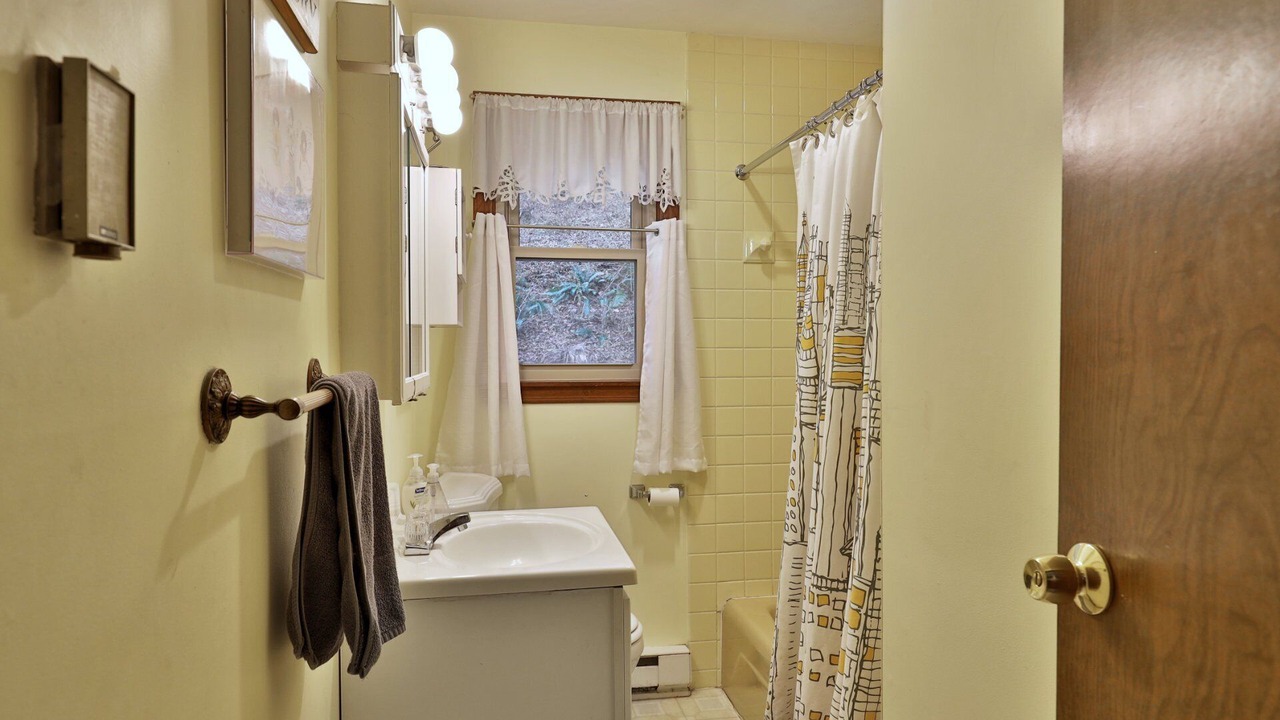 Photo of Bathroom in Bridgewater Corners