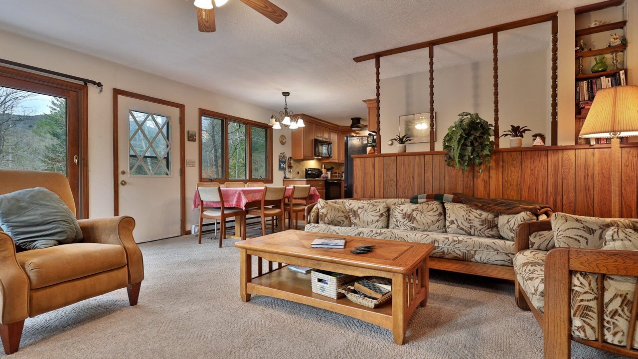 Photo of Livingroom in Bridgewater Corners