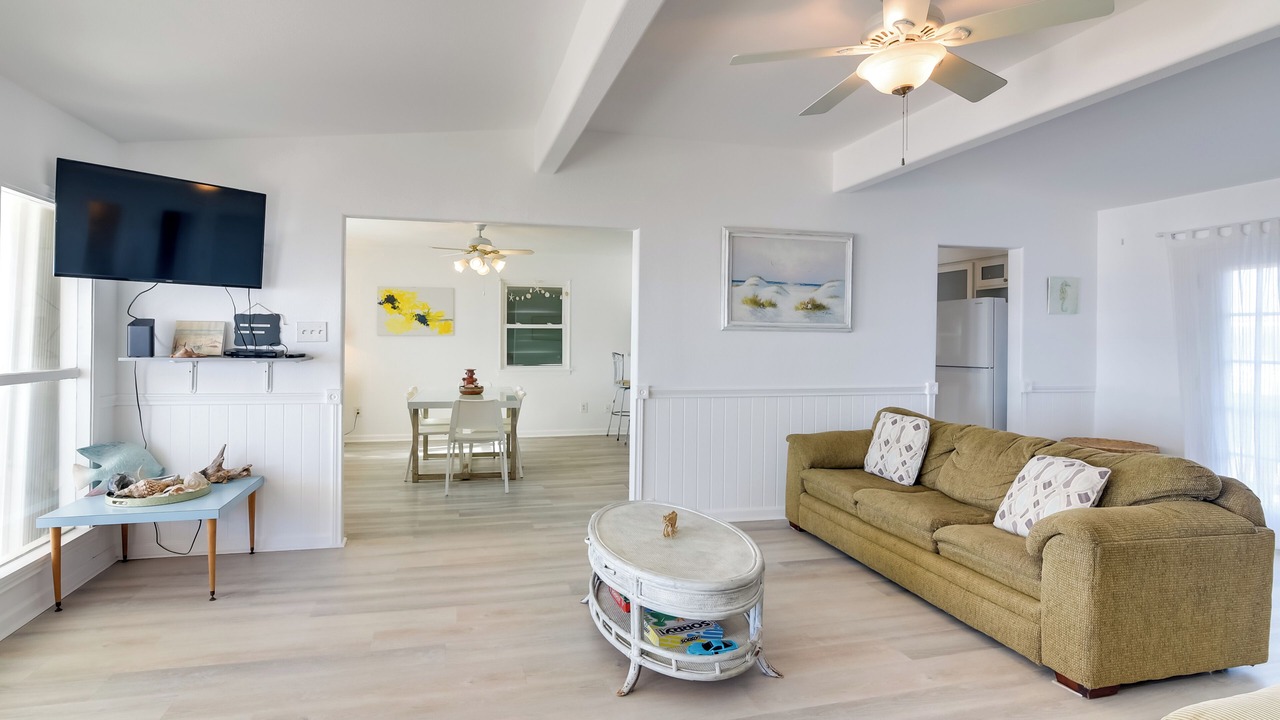 Photo of Livingroom in Bermuda Beach