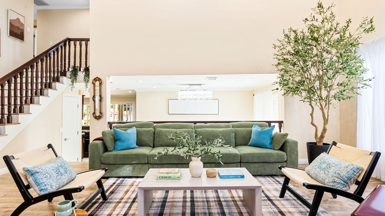 Photo of Livingroom in Porter Ranch