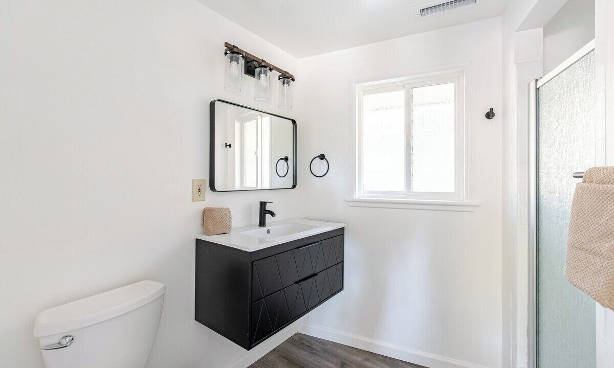 Photo of Bathroom in La Canada Flintridge