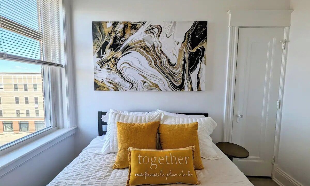 Photo of Bedroom in Stockade Historic District