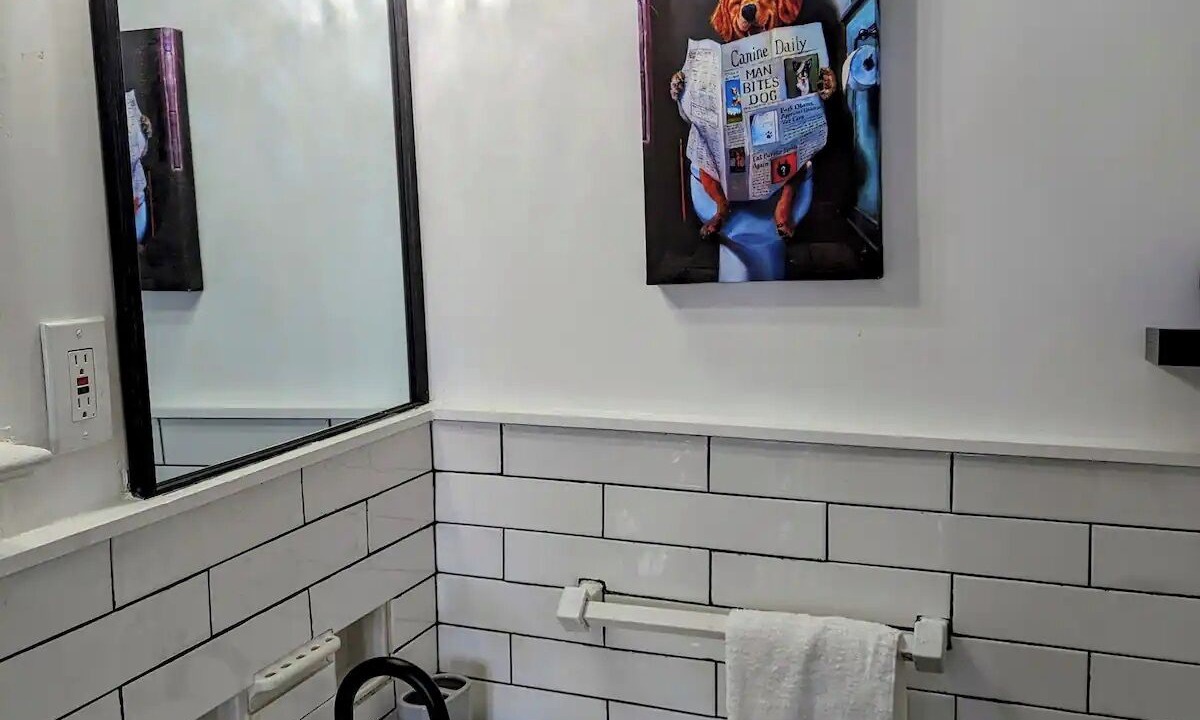 Photo of Bathroom in Stockade Historic District