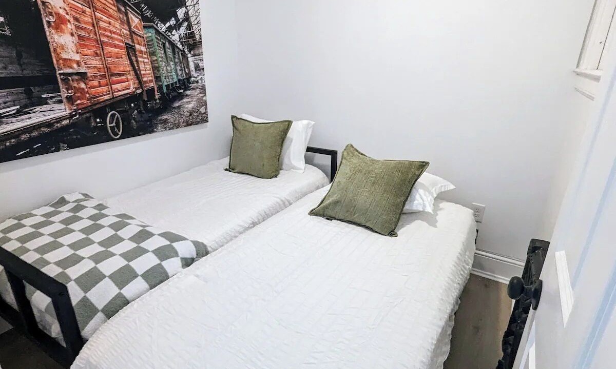 Photo of Bedroom in Stockade Historic District