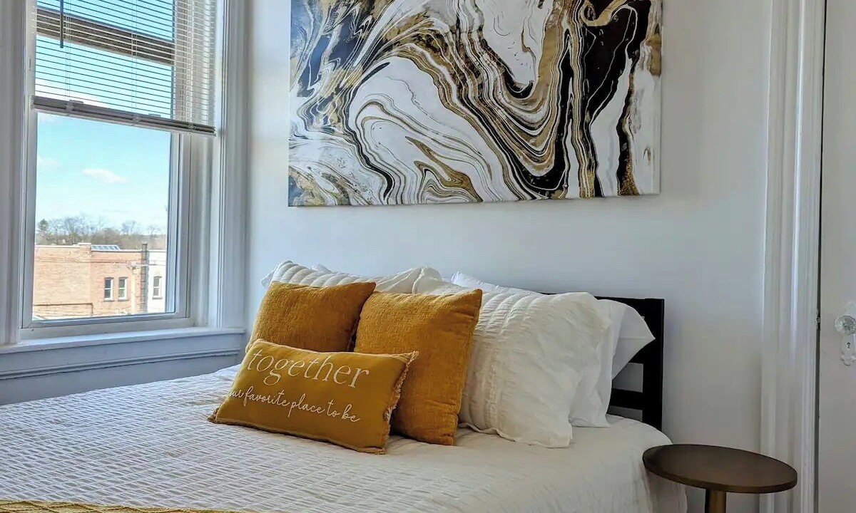 Photo of Bedroom in Stockade Historic District