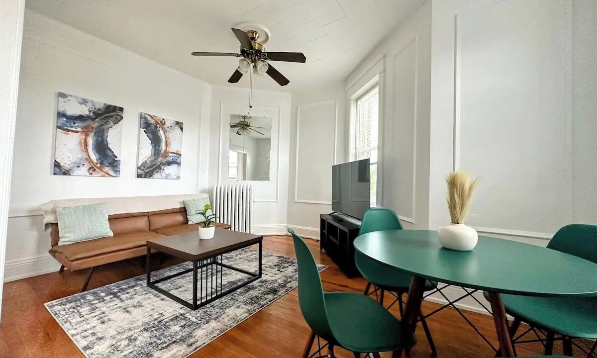 Photo of Livingroom in Stockade Historic District