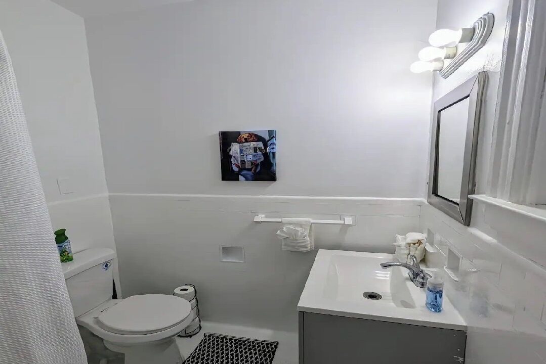 Photo of Bathroom in Stockade Historic District