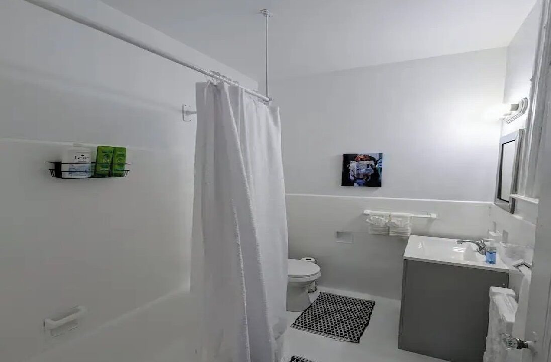 Photo of Bathroom in Stockade Historic District