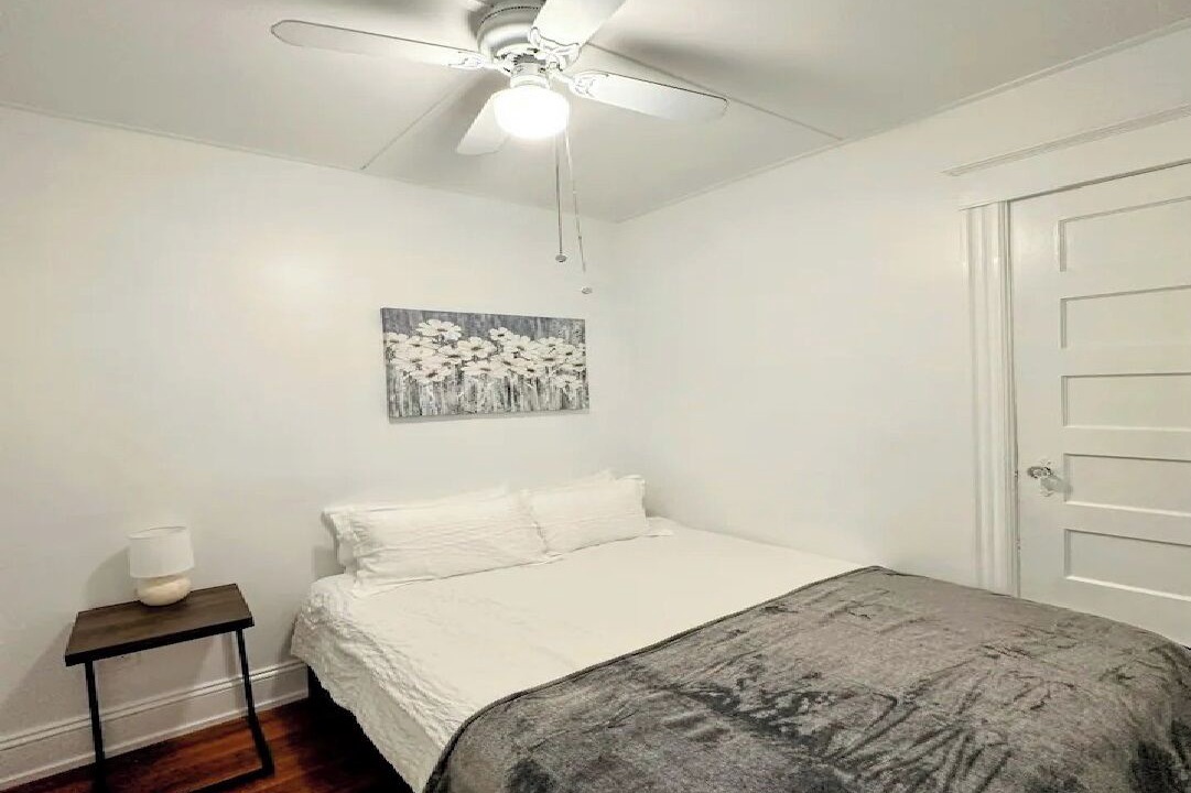 Photo of Bedroom in Stockade Historic District