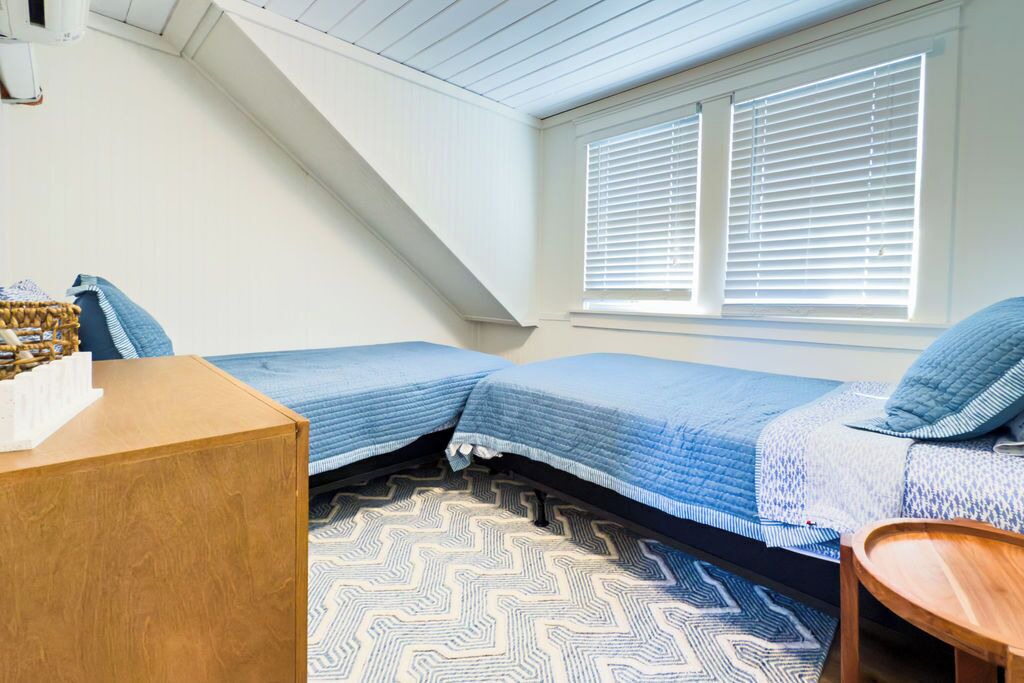 Photo of Bedroom in Saybrook Manor