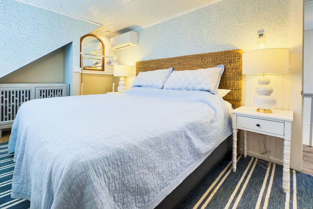 Photo of Bedroom in Saybrook Manor