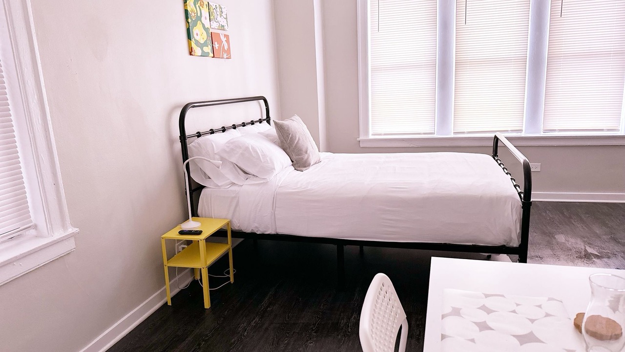 Photo of Bedroom in Rogers Park