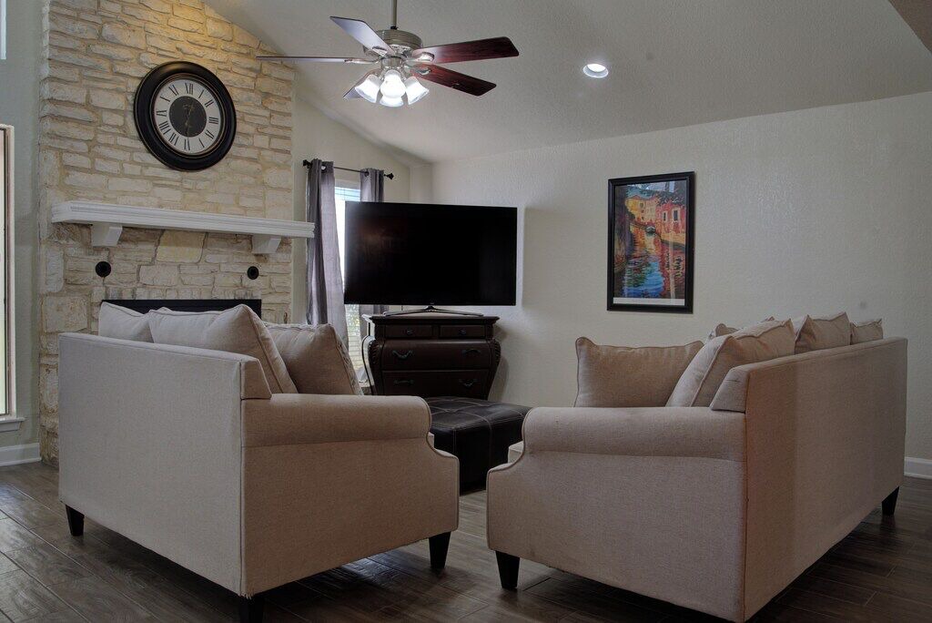 Photo of Livingroom in Leon Valley