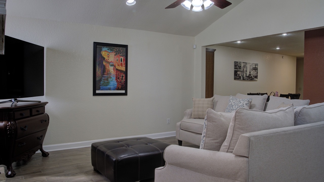 Photo of Livingroom in Leon Valley