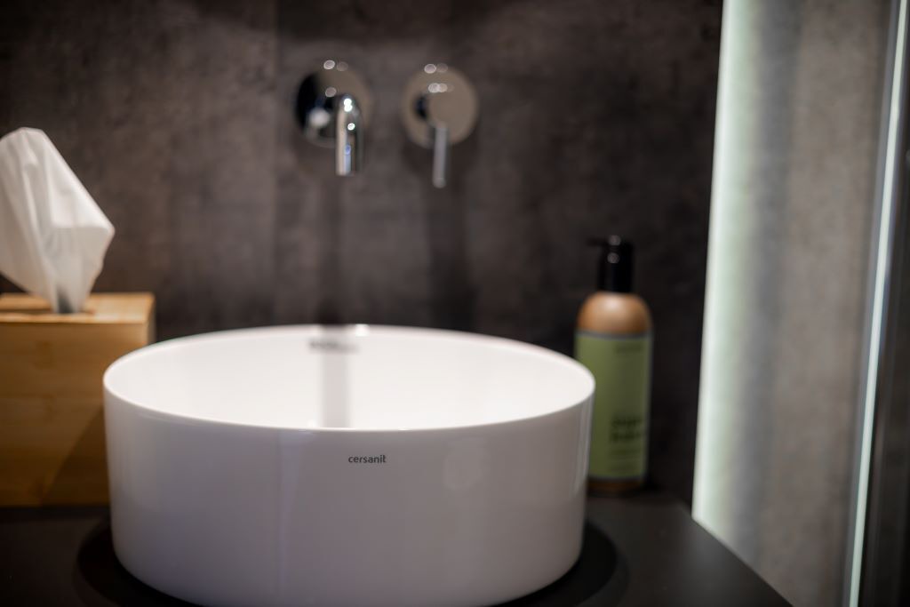 Photo of Bathroom in Swan Lake