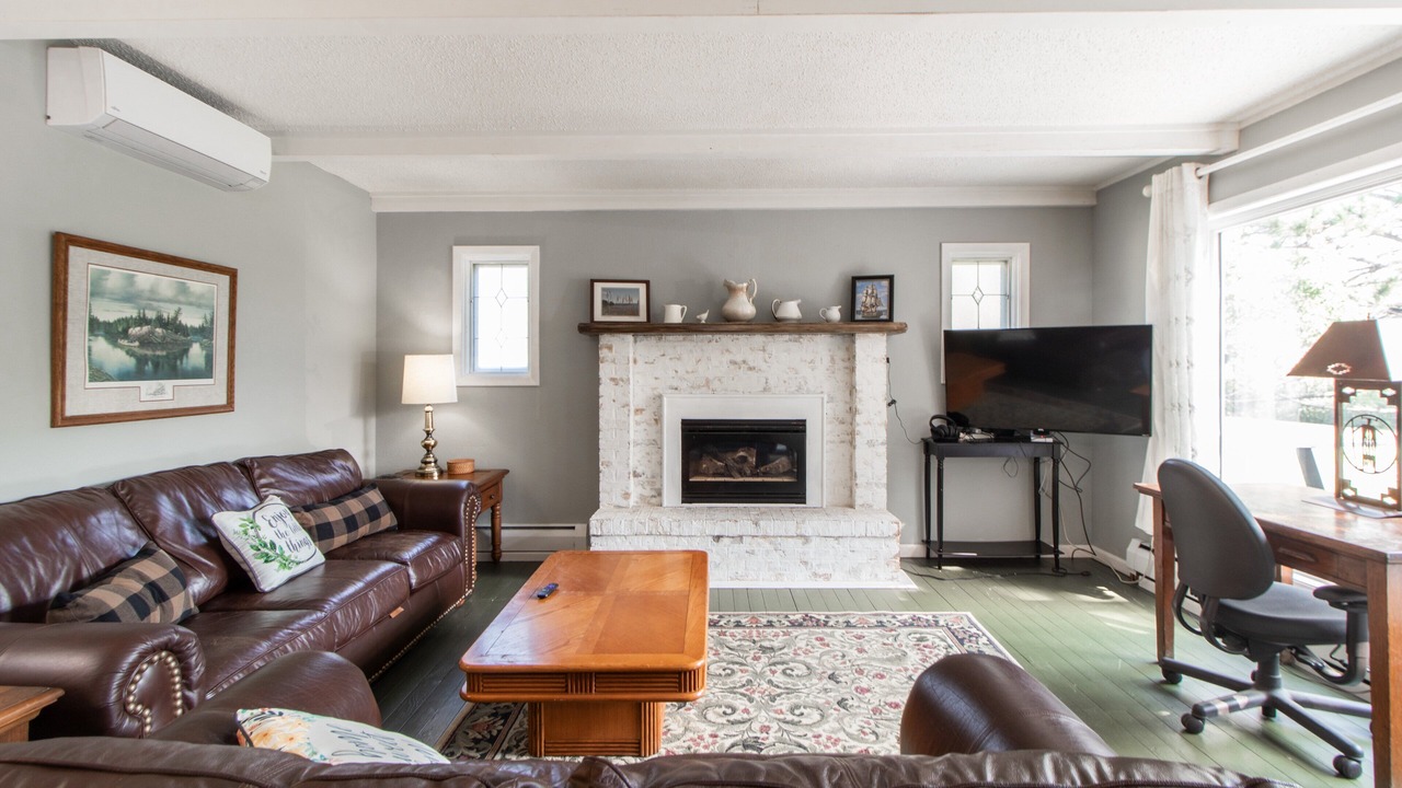 Photo of Livingroom in Hermantown
