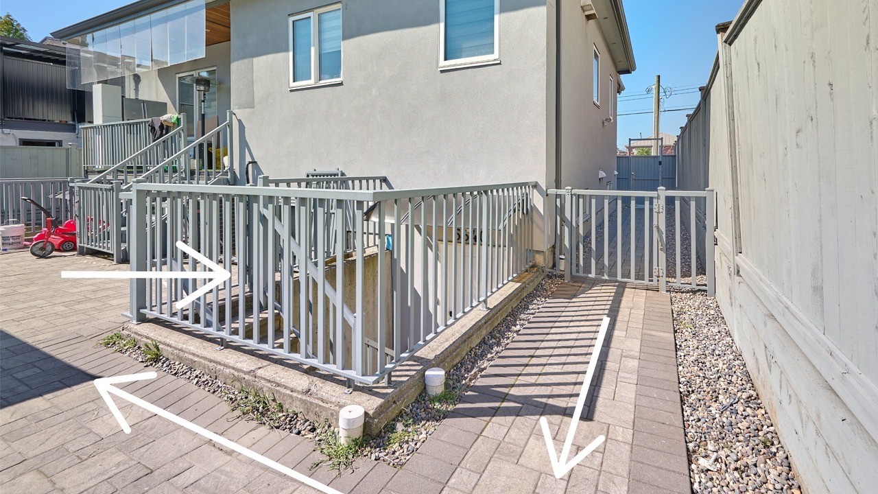 Photo of Outdoor in Renfrew-Collingwood