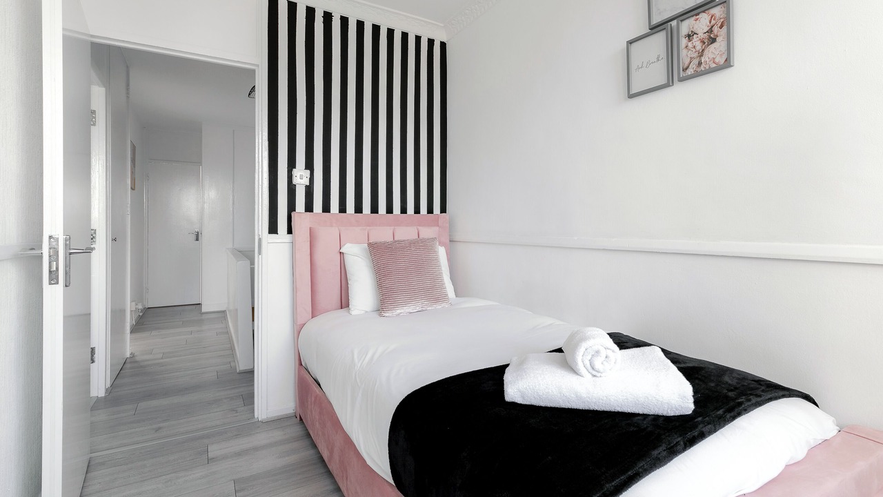 Photo of Bedroom in Lansbury