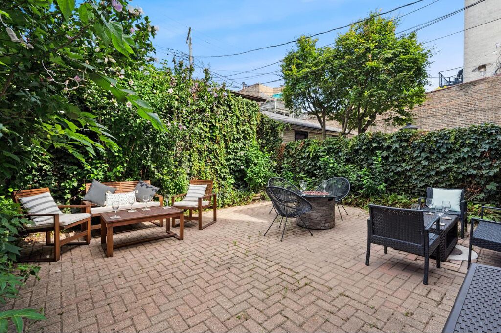Photo of Outdoor in Wrigleyville