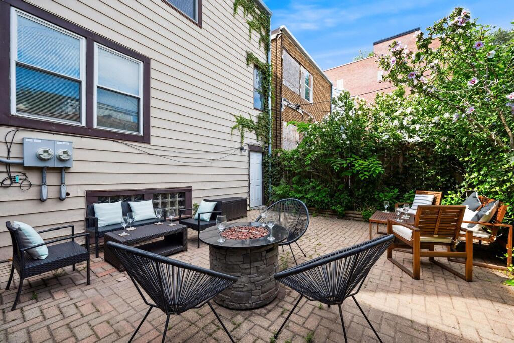 Photo of Outdoor in Wrigleyville