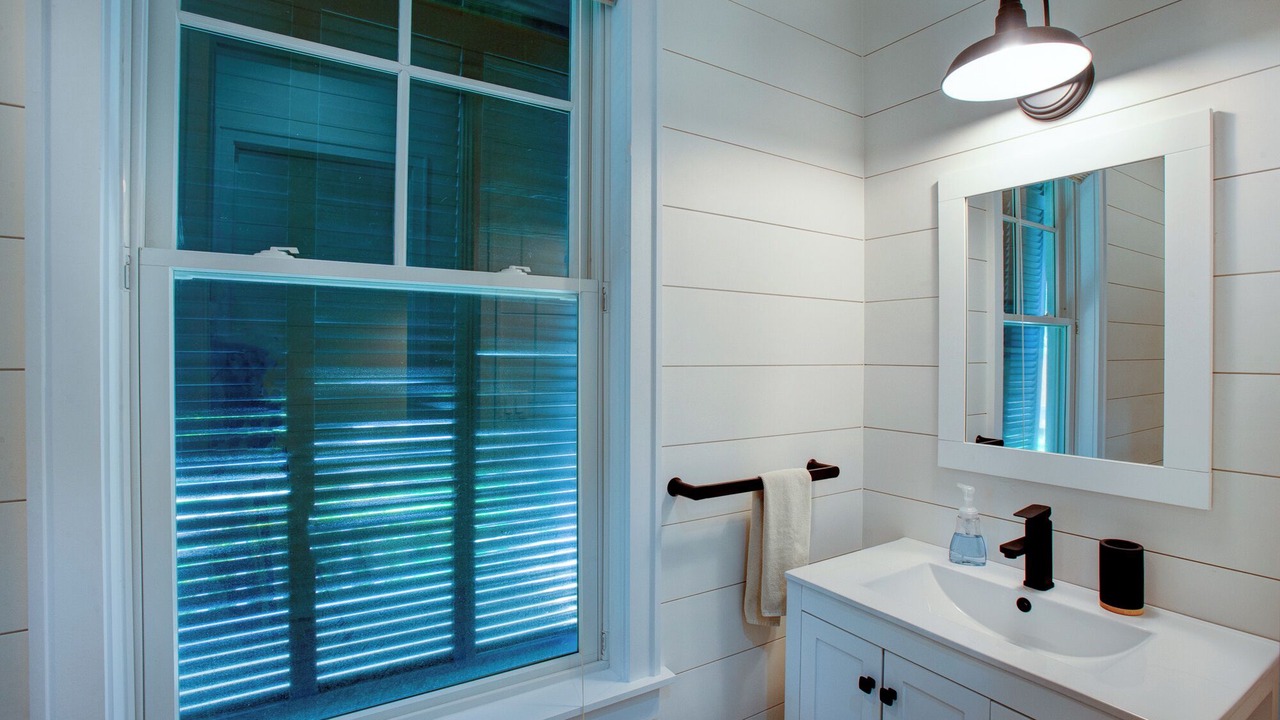 Photo of Bathroom in Lubbers Quarters Cay