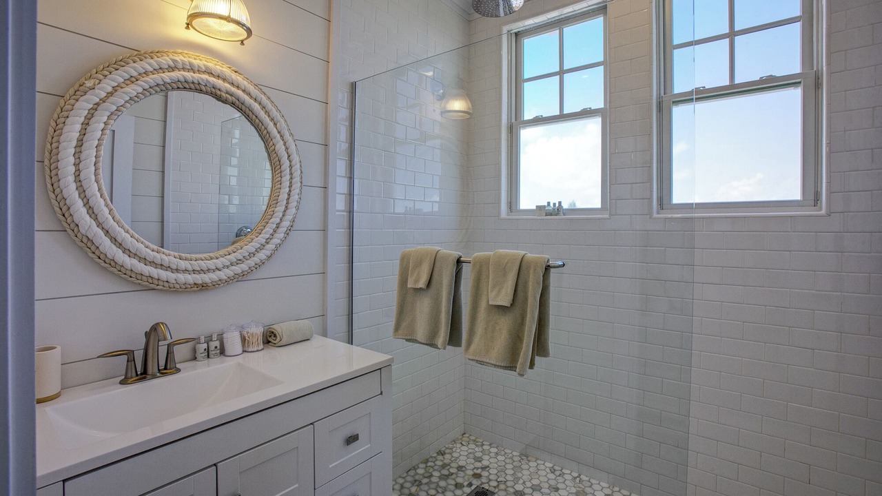 Photo of Bathroom in Lubbers Quarters Cay