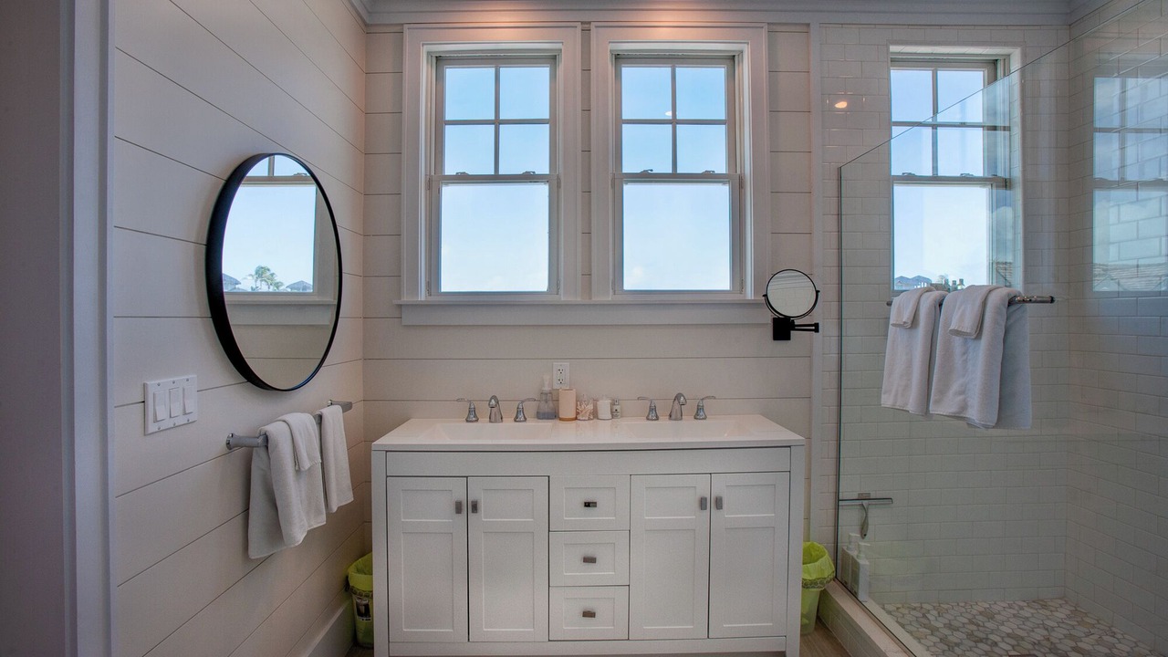 Photo of Bathroom in Lubbers Quarters Cay