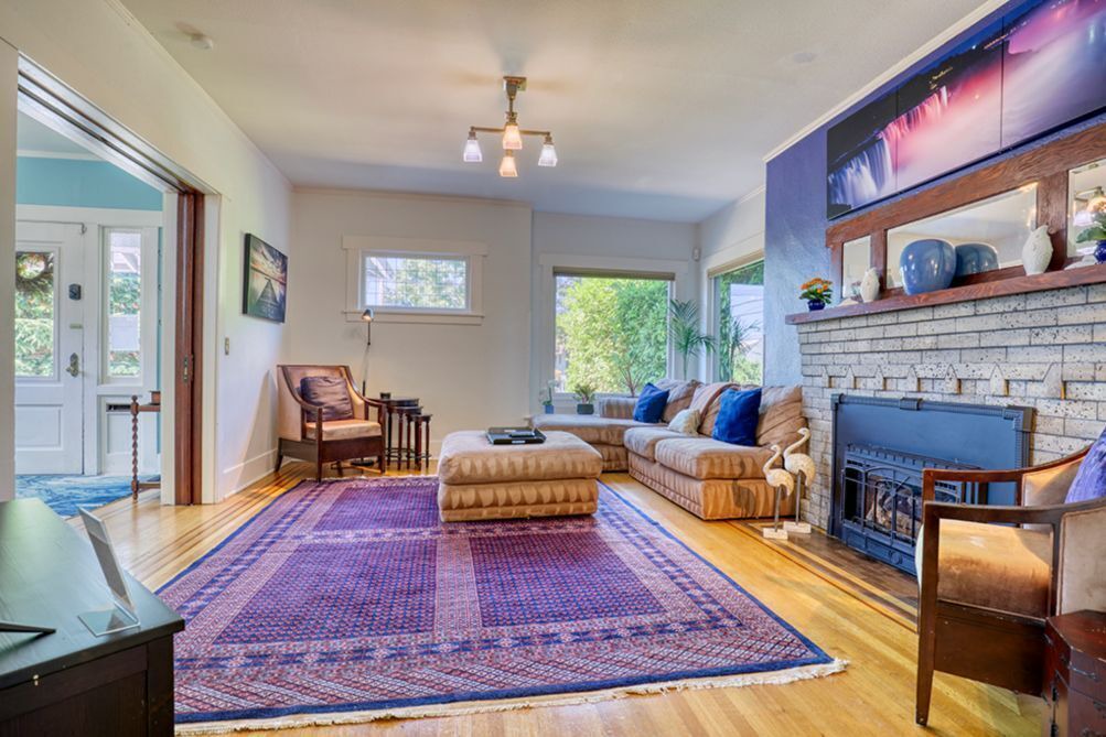 Photo of Livingroom in Queen Anne