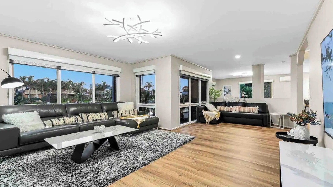 Photo of Livingroom in Patterson Lakes