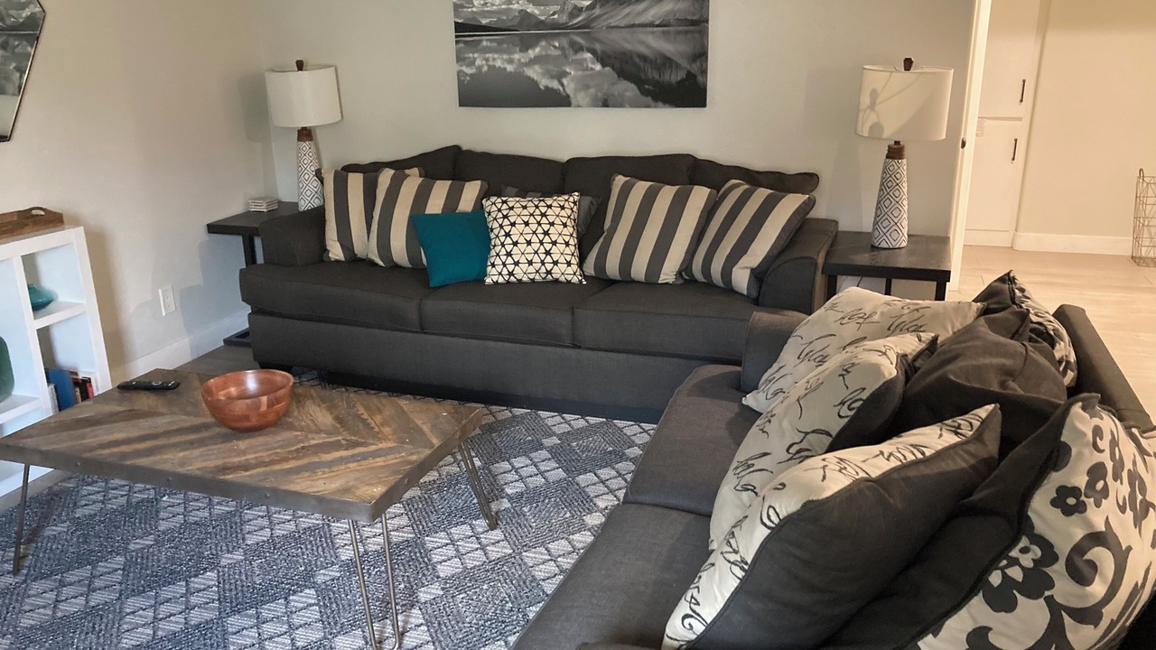 Photo of Livingroom in Valley Village