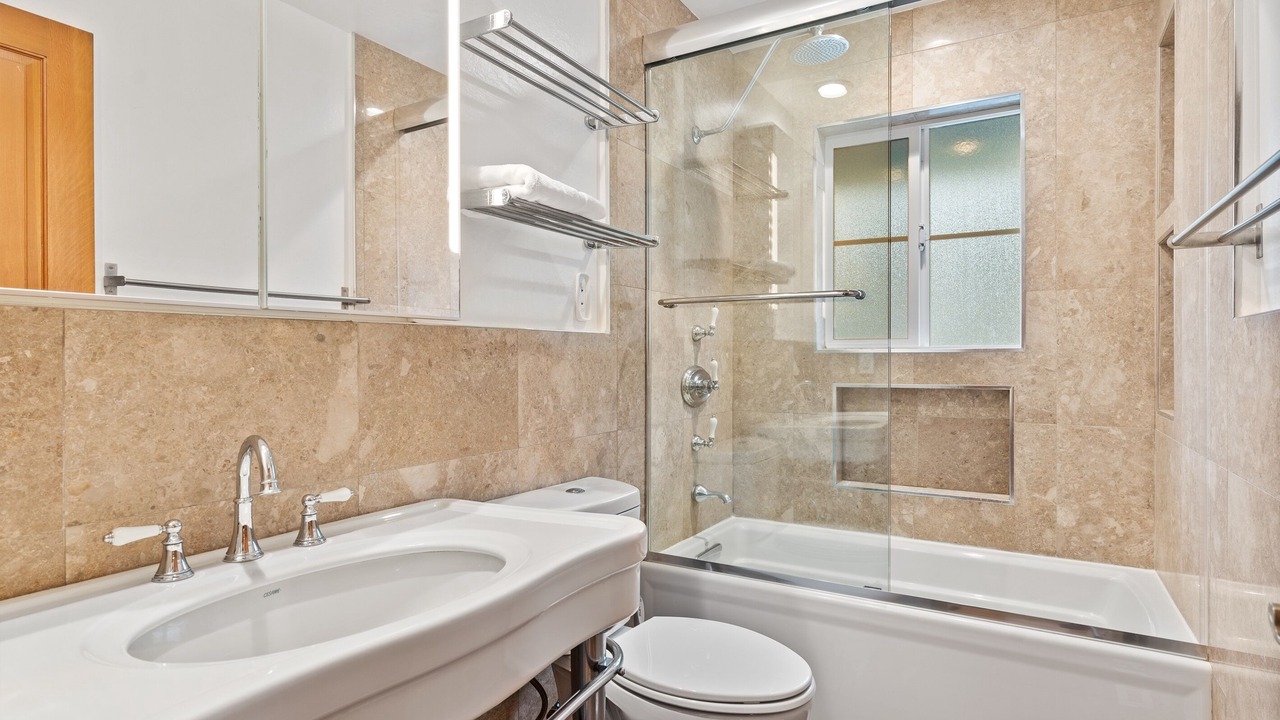 Photo of Bathroom in Park Pacifica