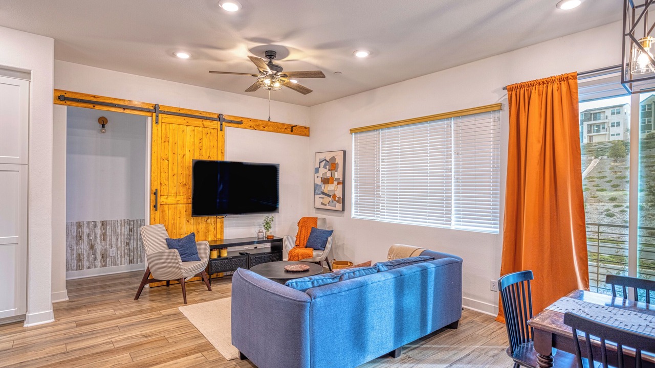 Photo of Livingroom in Stevenson Ranch